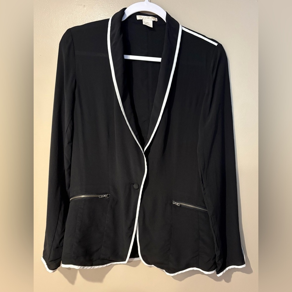3/$25 gold hawk silk lightweight professional monochrome preppy gothic blazer